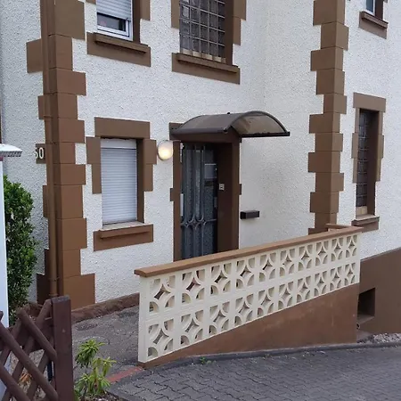 Monteur Scarlett * האגן