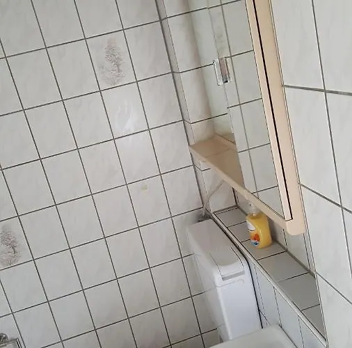 Monteur Scarlett * האגן